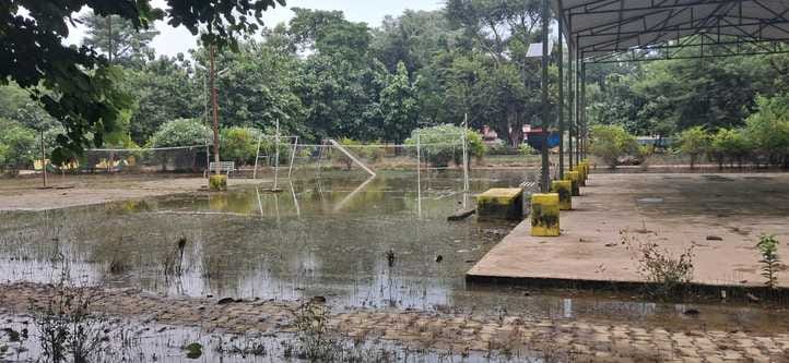 Water came out from the residences of officers, walls of many residences collapsed