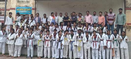 Sonbhadra's team won the Mallakhamb competition