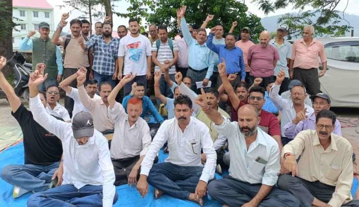 Cheap grain sellers roared on the demand of honorarium