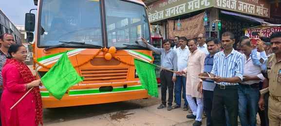 Lakhimpur depot got 12 new buses, four buses started running on the routes
