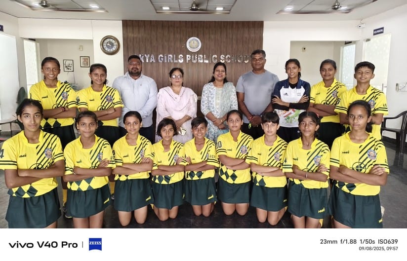 Arya Girls School hockey team leaves for the competition