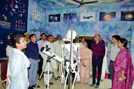 A team of intellectuals nominated by the government arrived, giving suggestions for public interest