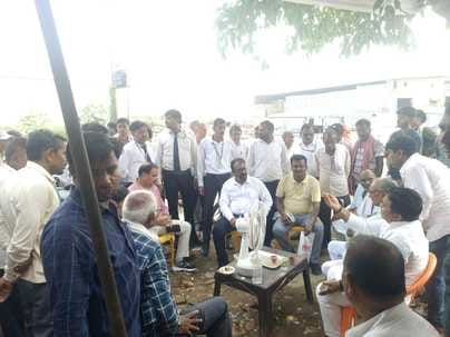 MLA held a meeting to solve the problem of service road
