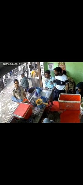 A constable from Hathras is cheating, he cheated one person for Rs 20,000 and another for Rs 60,000