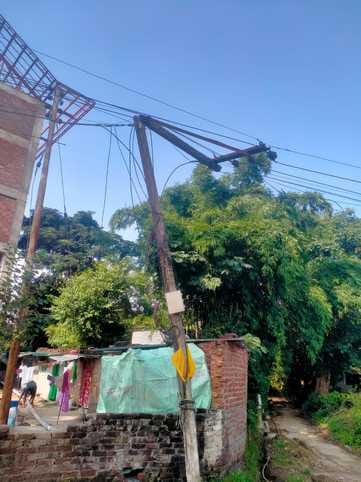 Electricity pole broke due to collision with truck, power supply disrupted for two hours