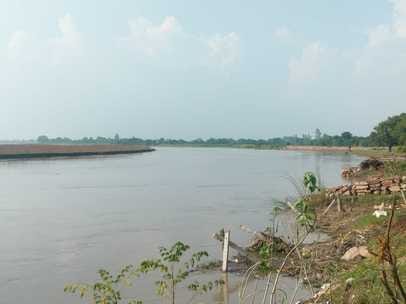 Erosion intensifies due to the decrease in the water level of the Saryu river