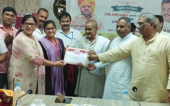 Seven newly appointed junior assistants received appointment letters