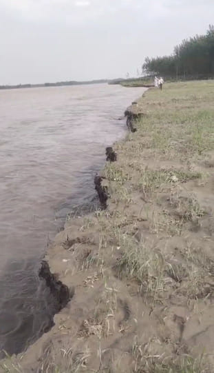 Erosion in 30 acres of land of Pathargarh village