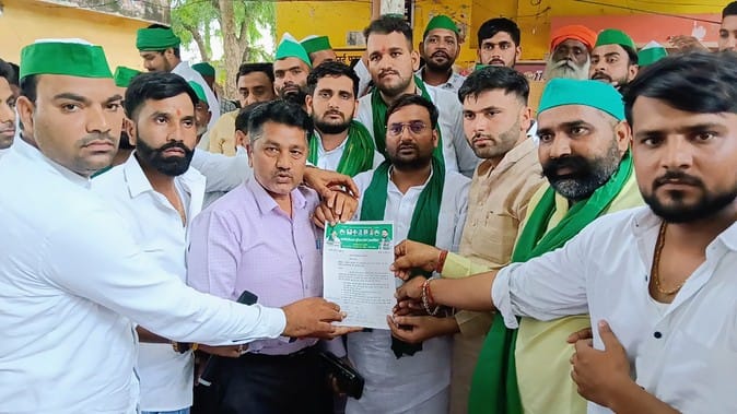 Bhakisan Apolitical staged a symbolic sit-in