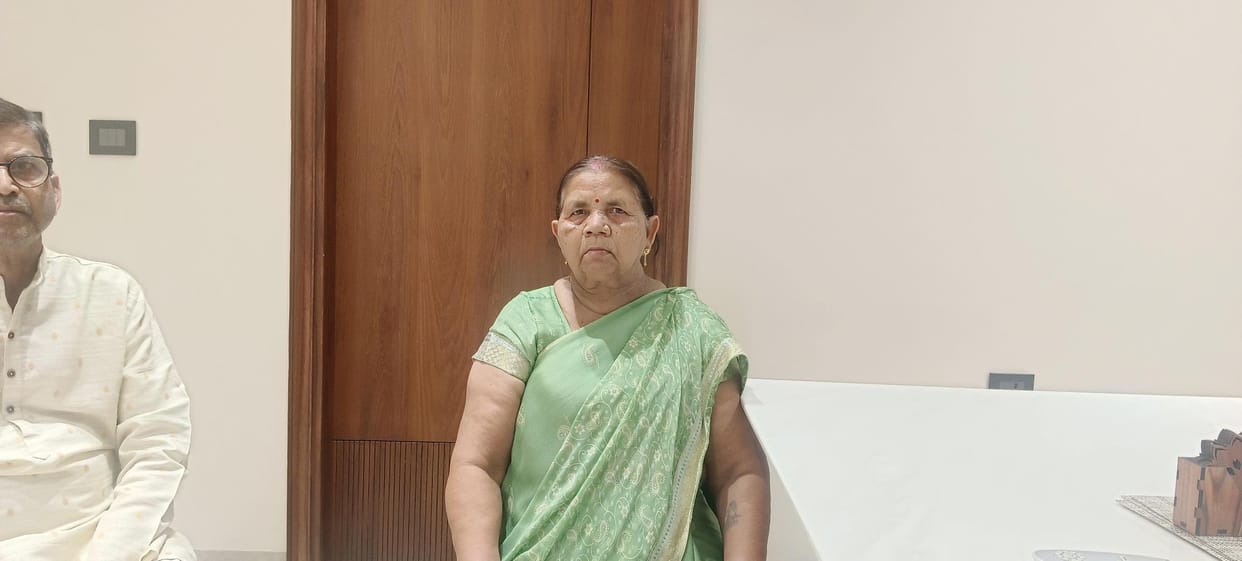 Gold chain snatched from the neck of an elderly woman