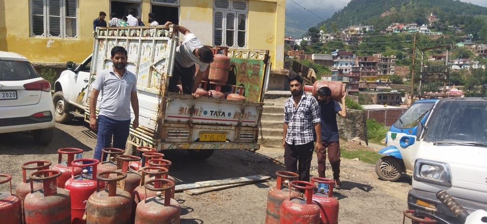 Chenani, LPG Cylinders Vehicles Reached, Peoples Haapy