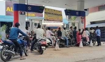 Fine of two lakhs paid, bike rider not ready to wear helmet