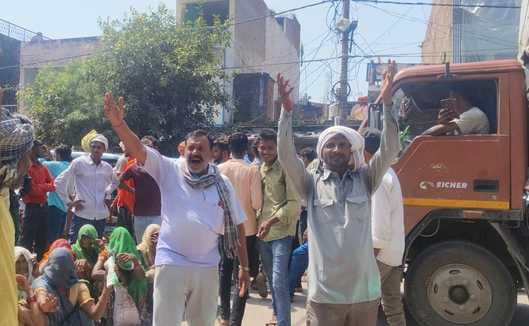 There was a ruckus due to non-availability of fertilizers, farmers blocked the highway