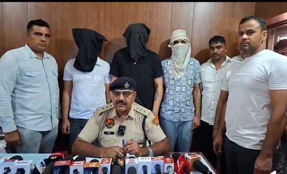 Three youths arrested with illegal weapons