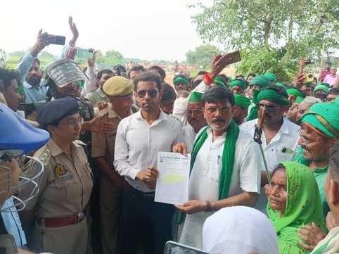 Bhakiyu Swaraj's protest against police