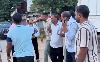 Siddharthnagar News : Vigilance team picked up Kanungo on charges of taking bribe