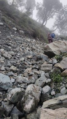 Mountain cracked in Hargunan Panchayat, Digli road obstructed