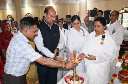 Spiritual organizations are working to give the right direction to the society: Goma