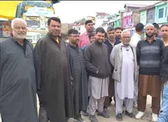 The fruit economy is in shambles due to the closure of the highway, loss of more than 400 crores