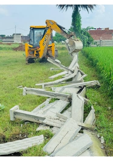 DTP team destroyed the construction done in illegal colony
