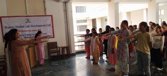 Students gave the message of healthy lifestyle through street play