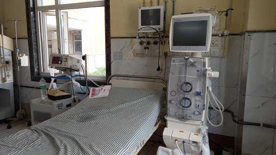 Three dialysis machines in the medical stop working, patients are wandering around in distress