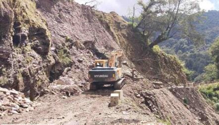 The system did not learn from the accidents, Mussoorikanda-Hokra road became a road with rocks