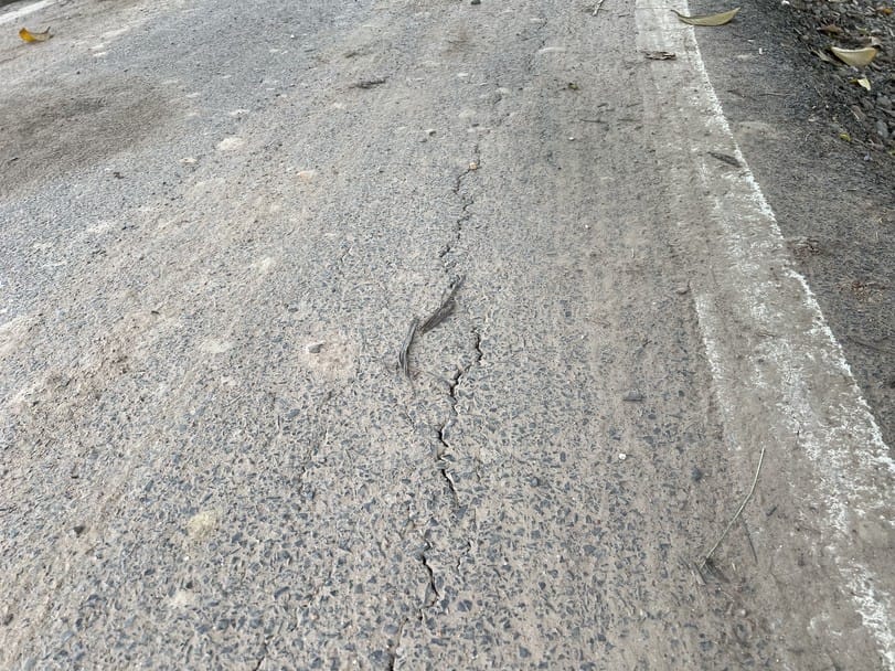 Cracks in the road after just one and a half months, Municipal Chairman said it is still being repaired
