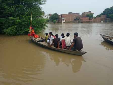 Two more houses submerged in Ganga in Chakki Nauranga