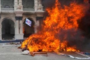 Fire all around, government buildings are now on fire