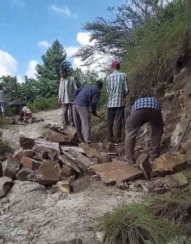 Villagers themselves restored the road from Chanthuwa to Tandi villageVillagers themselves restored the road from Chanthuwa to Tandi village