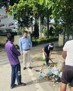 SDM called the municipal workers and got the cleaning done on the spot