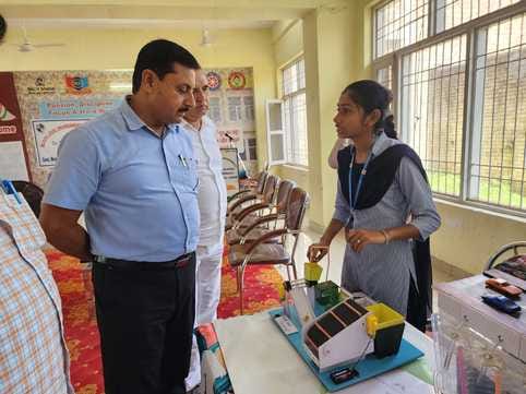 Pooja of Jaydhar School became the winner of Block level Science Exhibition