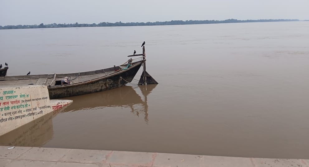Ganga's water level continues to rise, speed decreased