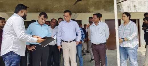 The Chief Secretary gave instructions to complete the work on time