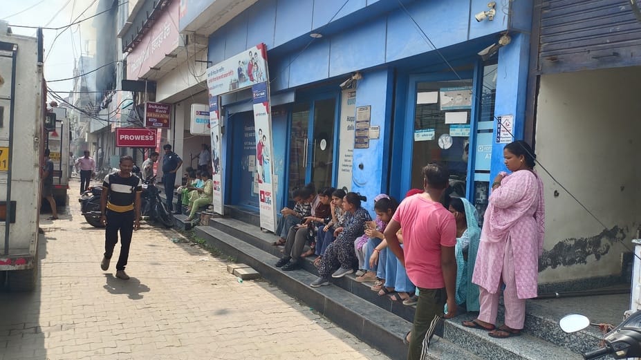 Fire broke out in Vishal Mega Mart in Prem Nagar, goods kept on the first and second floor burnt