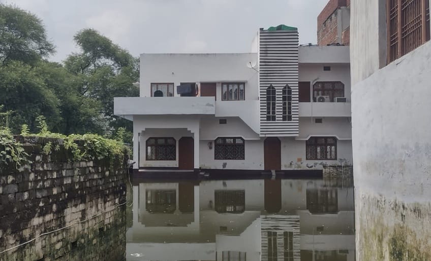 Ganga's water level is stable but above the danger point