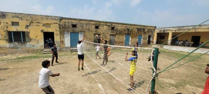 Volleyball: Kasganj and Aligarh teams made it to the state level competition