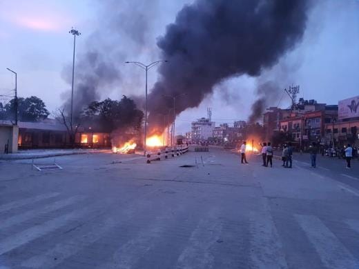 Nepal's Bhairahawa airport is surrounded, Mayor's house is set on fire and stones are pelted