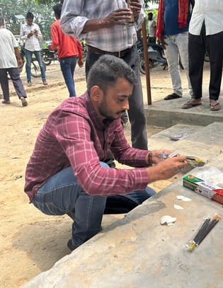 New way of protest: Incense sticks were lit, Prasad was distributed