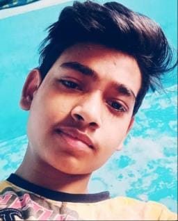 High speed bike collides with divider, student dies