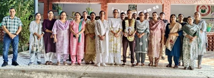 Manisha won bronze medal in fencing at state level