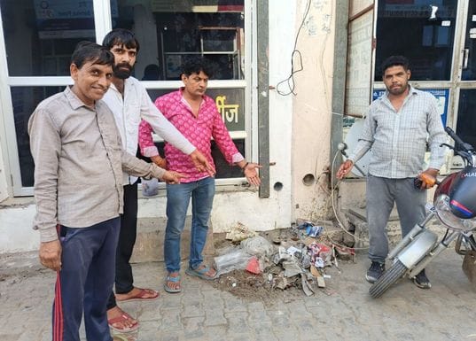 Piles of garbage piled up in the market, shopkeepers demanded cleaning