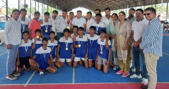Kiran and Shruti first in state level school boxing competition