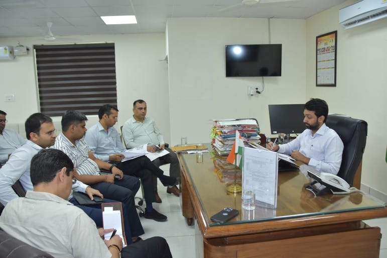 Officers should make roads pothole free: DC