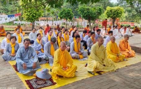 Meditation brings peace: Dev Anand