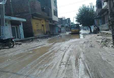 Construction work of Babail Road stuck, people troubled