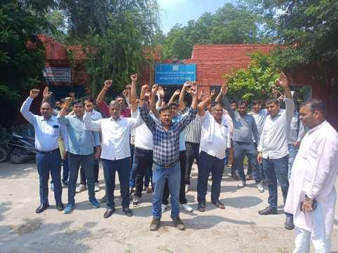 HKRN employees protest against low salary