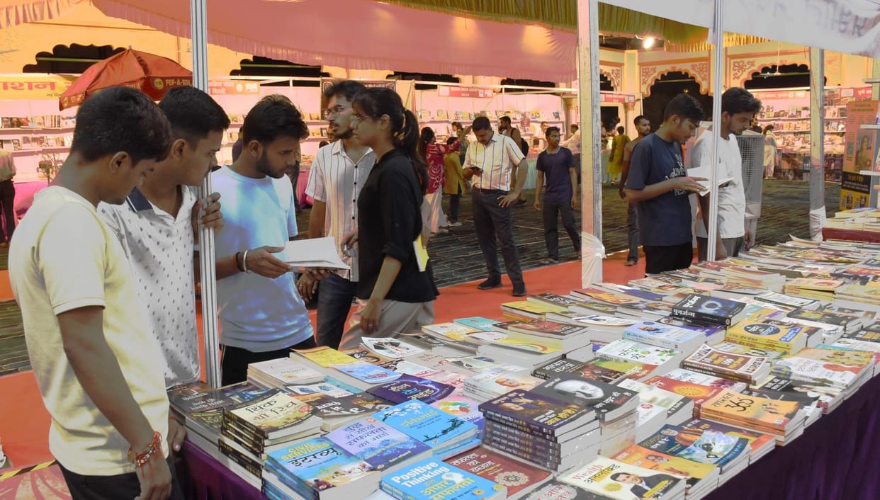 Best sellers and popular books liked by youth
