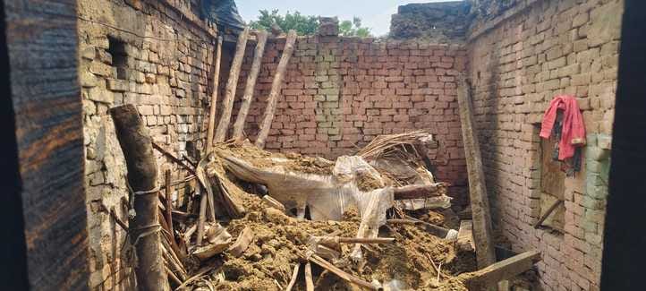 Laborer's house collapsed in Barwala